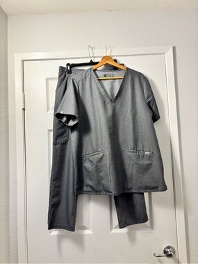 FIGS Gray Scrub Set - V-Neck Top & Pants